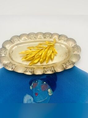 Vintage Signed BSK Textured Gold Leaf Brooch